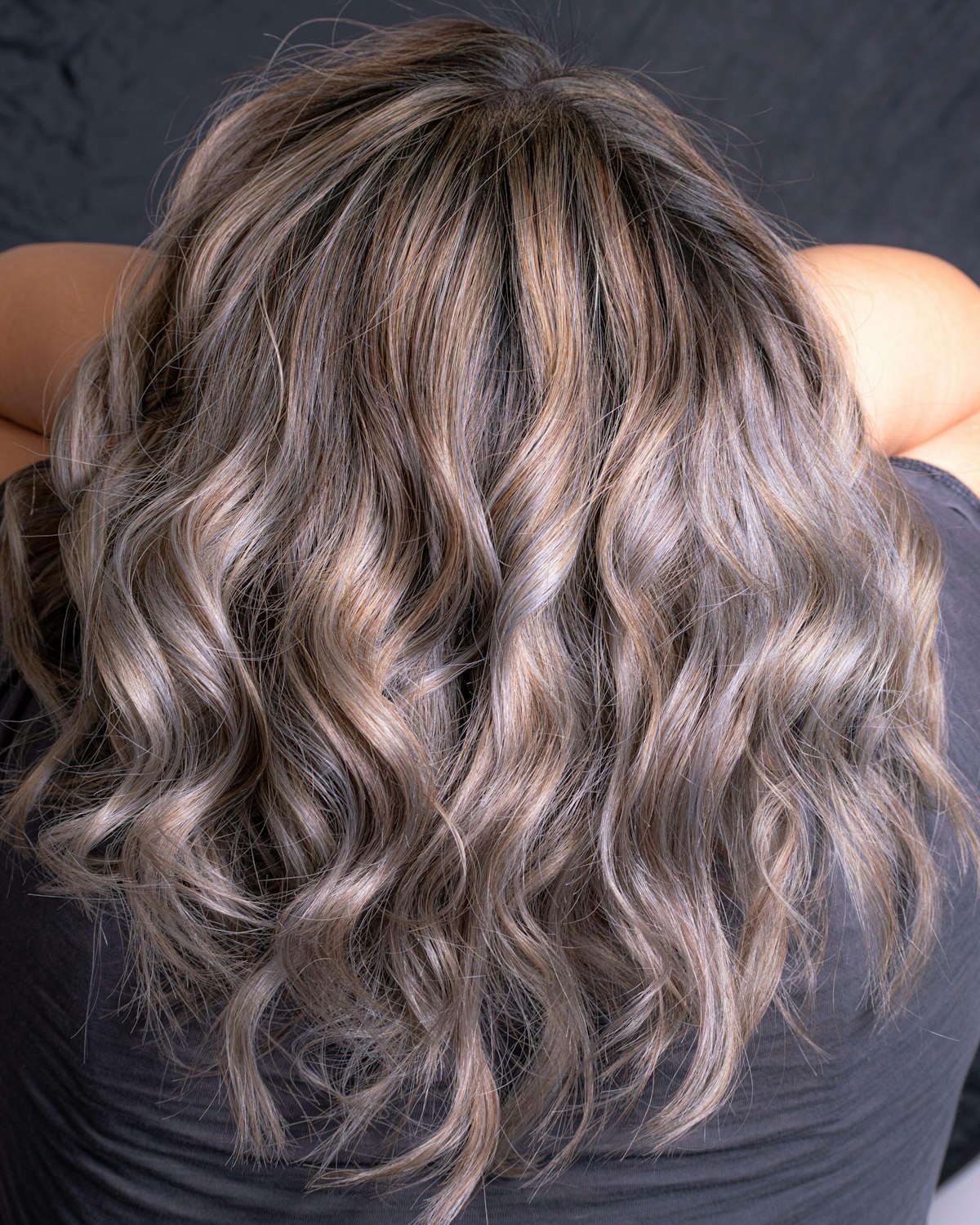 Wavy hair met subtiele highlights